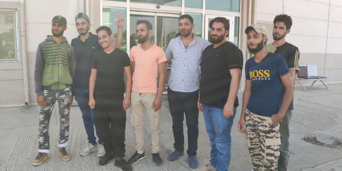 وصول حافلة تقل مهجري درعا إلى مدينة الباب في حلب