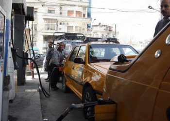 مالكو محطات الوقود في دمشق يتلاعبون بنظام البطاقات ويزيدون من الأزمات القائمة