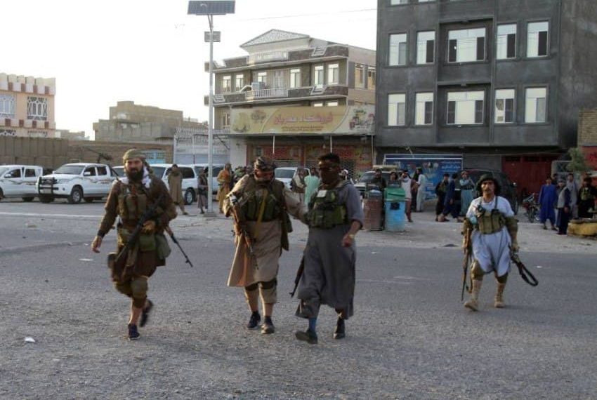 حرائق تلتهم مساحات واسعة من الغابات في ريف حماة وتقترب من منازل المدنيين