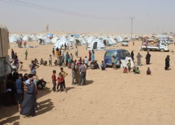 قسد تعتقل 8 شبان بعد مداهمة مخيم في الرقة