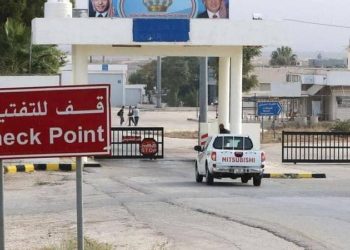 الأردن يسمح بمرور الشاحنات العالقة على معبر جابر الحدودي