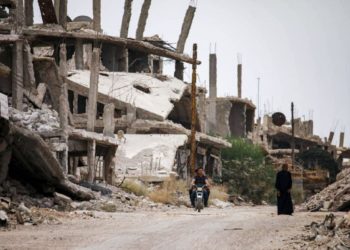 عشائر درعا تدعو عناصر النظام للانشقاق عنه