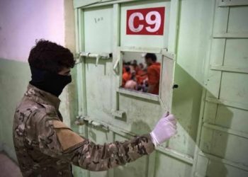 وفد من التحالف الدولي يتفقد سجون عناصر “تنظيم الدولة” في الحسكة