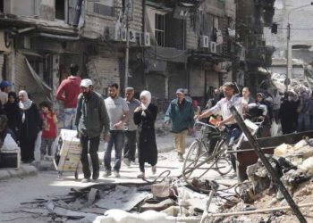 رغم سماحها للأهالي بالعودة.. قوات النظام ترفض إدخال العائلات إلى مخيم اليرموك مجدداً