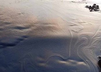 تسرب مادة الفيول من أحد الخزانات ووصولها إلى مياه البحر في بانياس