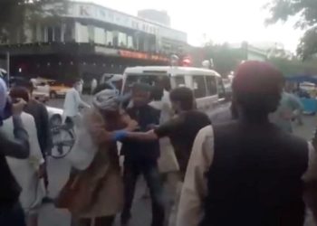 أفغانستان.. قتلى وجرحى بانفجارين في محيط مطار كابل