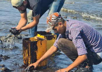 نفط بانياس المتسرب يصل قبرص