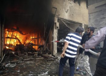 حالتا وفاة و14 إصابة جراء حريق ضخم في العاصمة دمشق