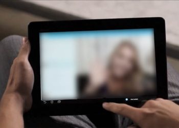 بالتنسيق مع زوجها وشقيقتها.. امرأة تبتز العشرات “جنسياً” في حمص وتحصد ملايين الليرات