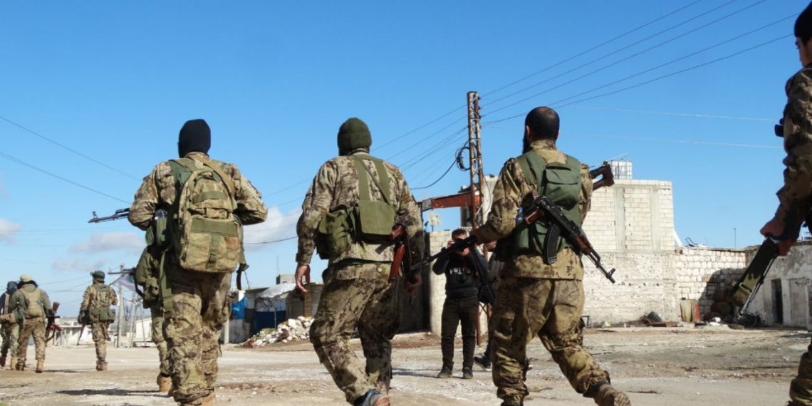 “الشبكة السورية لحقوق الإنسان” تدين تعذيب عناصر من الجيش الوطني لشخص بطريقة وحشية