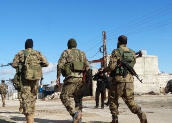 “الشبكة السورية لحقوق الإنسان” تدين تعذيب عناصر من الجيش الوطني لشخص بطريقة وحشية