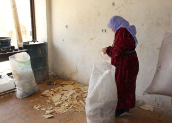 حكومة النظام تفرض عقوبات قاسية على المتاجرة بالخبز اليابس