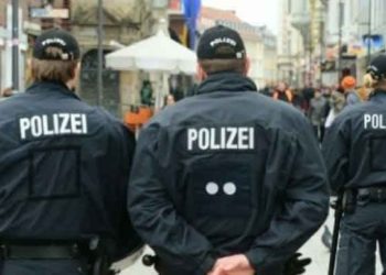 ألمانيا.. اعتقال 4 سوريين بتهمة الهجوم على معبد يهودي