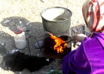 كما في أيام الحصار.. الأهالي في حمص يعتمدون على بدائل المحروقات بسبب فقدانها وغلائها