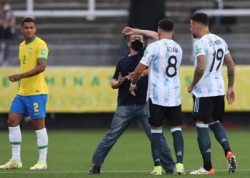 استهجان عالمي بسبب إيقاف مباراة البرازيل والأرجنتين