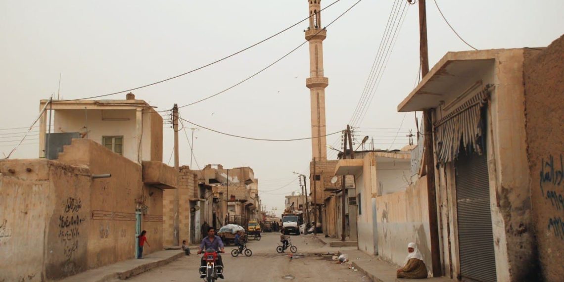 الرقة.. مقتل شاب حاول مساعدة “غريب” واكتشاف الجريمة عبر الواتساب