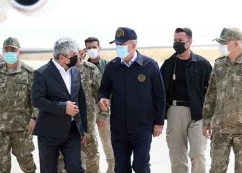 بعد مقتل جنود أتراك.. وزير الدفاع التركي يزور الحدود مع سوريا