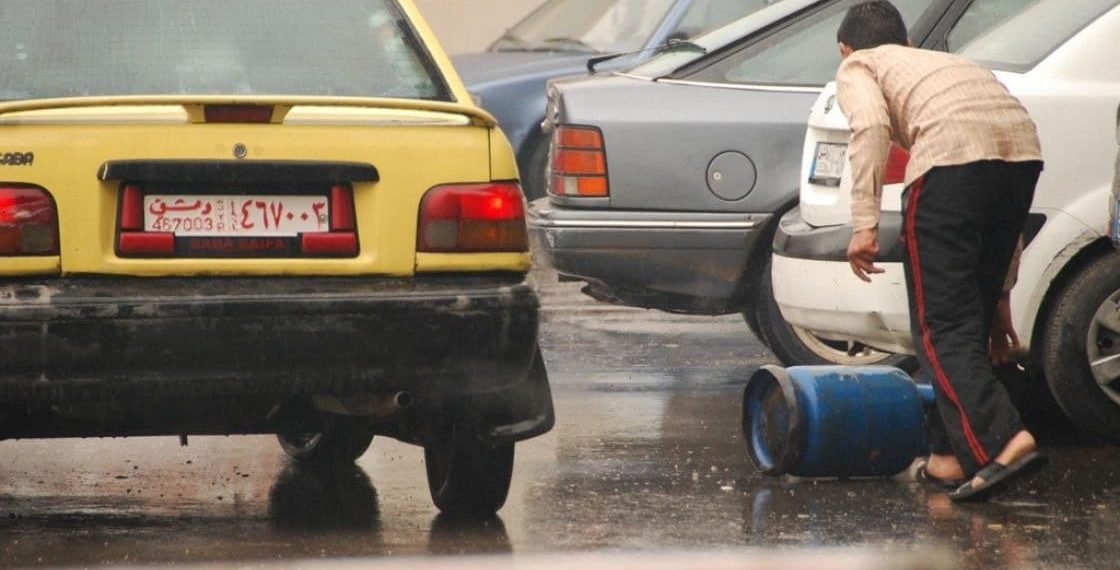 مع قدوم الشتاء.. غلاء كبير بأسعار الحطب والمحروقات في ريف دمشق