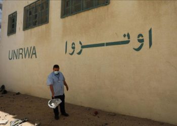 “أونروا” تعيد صرف المساعدات للعائلات الفلسطينية النازحة من سوريا