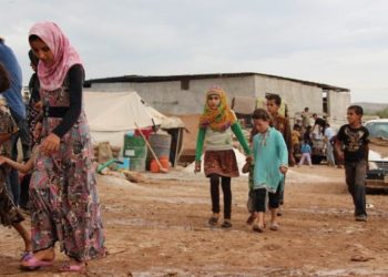 ريف إدلب.. محلي حزانو ينفي نيته تهجير مخيماً للنازحين من البلدة