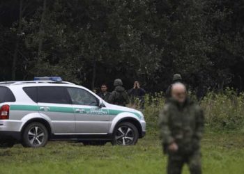 حرس الحدود البولندي ينقذ لاجئين سوريين من مستنقع على الحدود مع بيلاروسيا