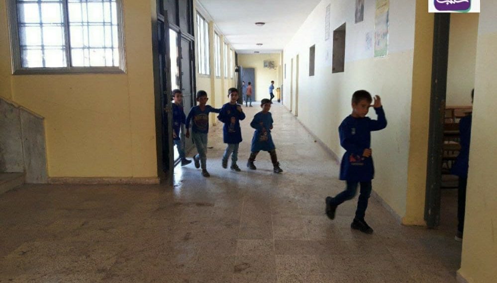 حمص.. الأهالي يمتنعون عن إرسال أبنائهم للمدارس وسط انتشار واسع لكورونا