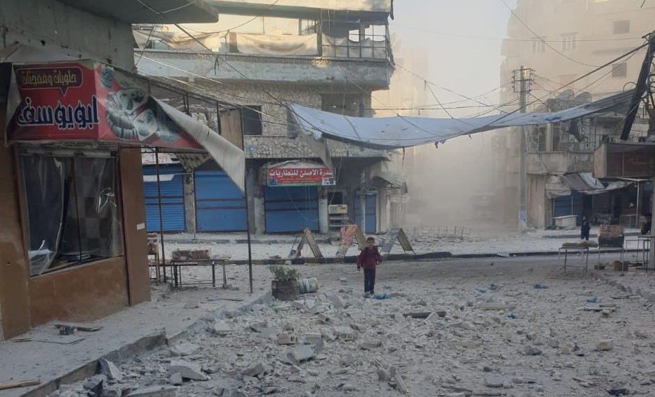 قوات النظام ترتكب مجزرة جديدة في إدلب وتوقع 50 مدنياً بين قتيلٍ وجريح