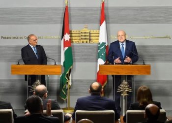 رئيس الوزراء الأردني يزور لبنان بشأن إمداد الغاز والكهرباء عبر سوريا