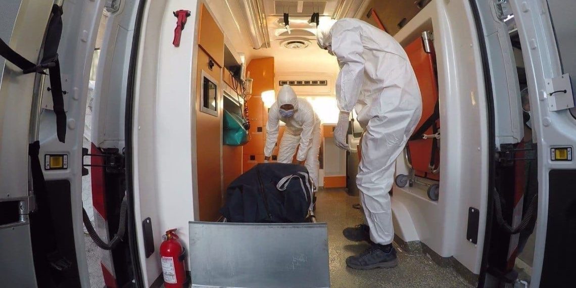 “أطباء بلا حدود” تحذر من تدهور الواقع الطبي جراء تفشي كورونا في شمال غرب سوريا