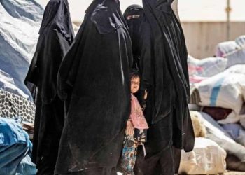 السويد.. الإفراج عن 3 نساء مشتبه بارتكابهن جرائم حرب في سوريا