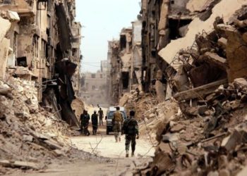 تحذيرات من الاقتراب من مخلفات الحرب خلال إزالة الردم في مخيم “اليرموك”