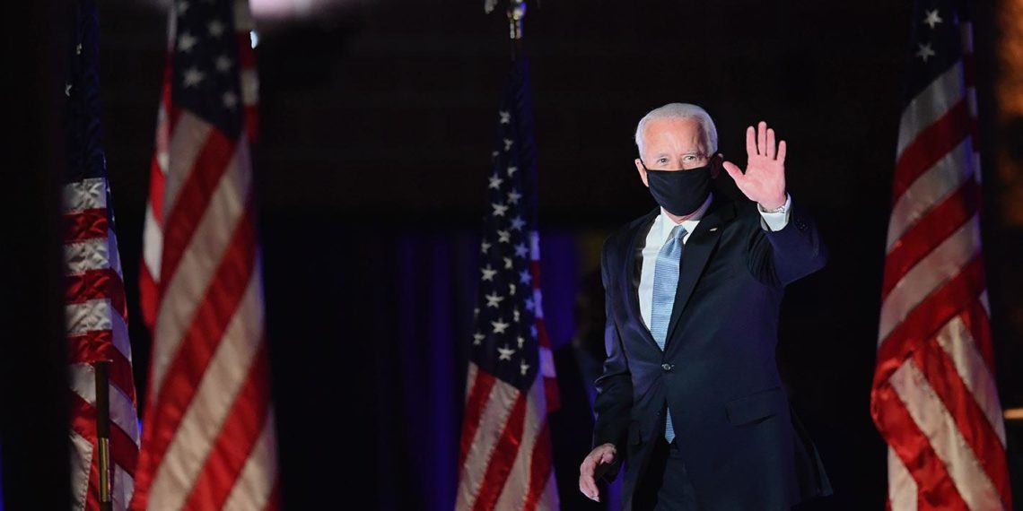 “نيوزويك”: سياسة بايدن في سوريا “نعمة للأسد”