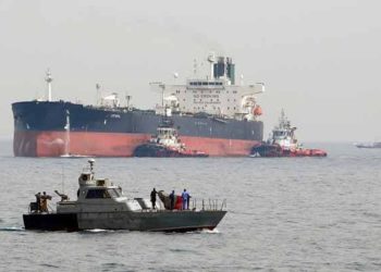 لتوزيعه على “حزب الله” عبر ميناء بانياس.. ناقلة النفط الثالثة تدخل قناة “السويس”