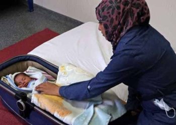 قبرص تفرق لاجئة سورية عن زوجها وأطفالها