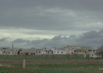 شتاء بارد ينتظر أهالي شمالي حمص وسط ارتفاع أسعار الحطب وغياب مخصصات التدفئة