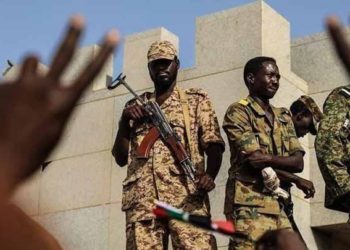 رئيس الوزراء قيد الإقامة الجبرية.. انقلاب عسكري في السودان