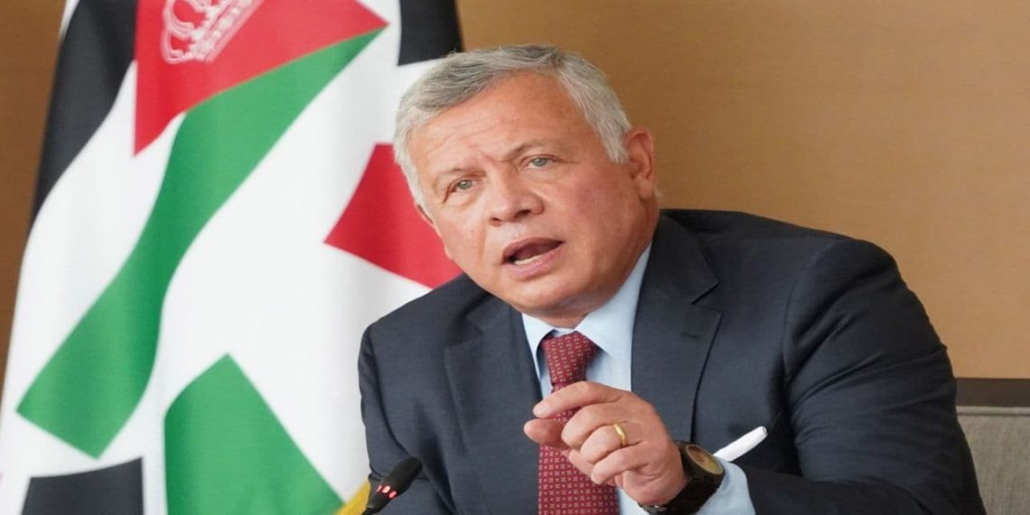 ملك الأردن يطالب بإيجاد حلول سياسية في سوريا