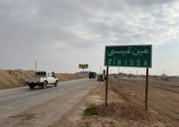 نزوح جماعي من محيط مدينة عين عيسى.. و”قسد” ترفع الجاهزية العسكرية بالرقة