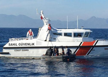 معظمهم سوريون.. إنقاذ 25 لاجئاً من الغرق على السواحل التركية