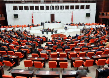 البرلمان التركي يصادق على تمديد وجود القوات التركية في سوريا والعراق