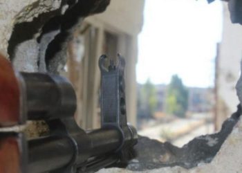 مقتل مدني وإصابة عنصرين تابعين للنظام شرقي درعا