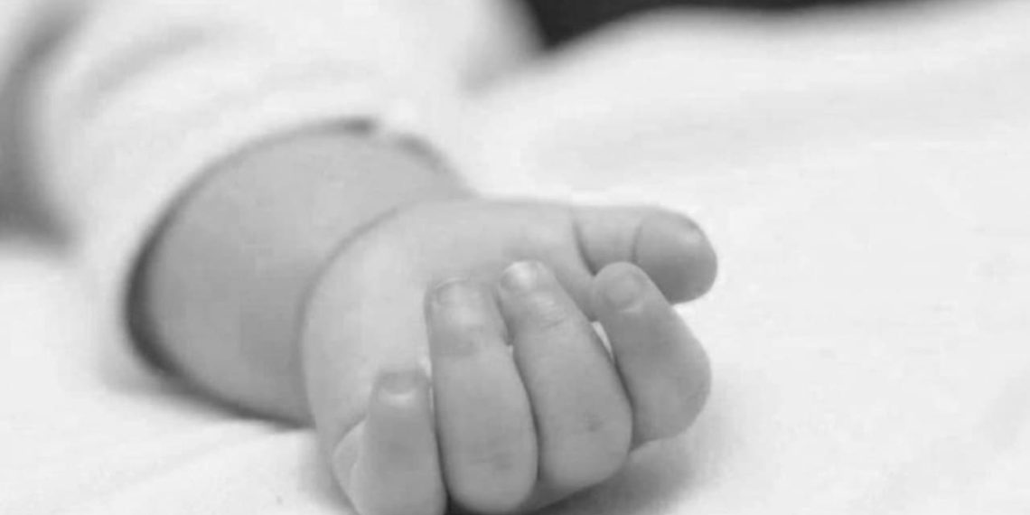 بحجة “توسيخ ثيابها”.. أب يعذب طفلته حتى الموت بتحريض من زوجته في ريف دمشق