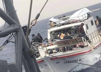 بينهم سوريون.. الجيش اللبناني يحبط عملية تهريب طالبي لجوء عبر البحر