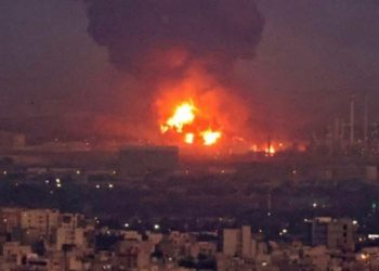 انفجار ضخم يهز مدينة إيرانية ومصادر رسمية تنفي وقوع إصابات بشرية بسببه