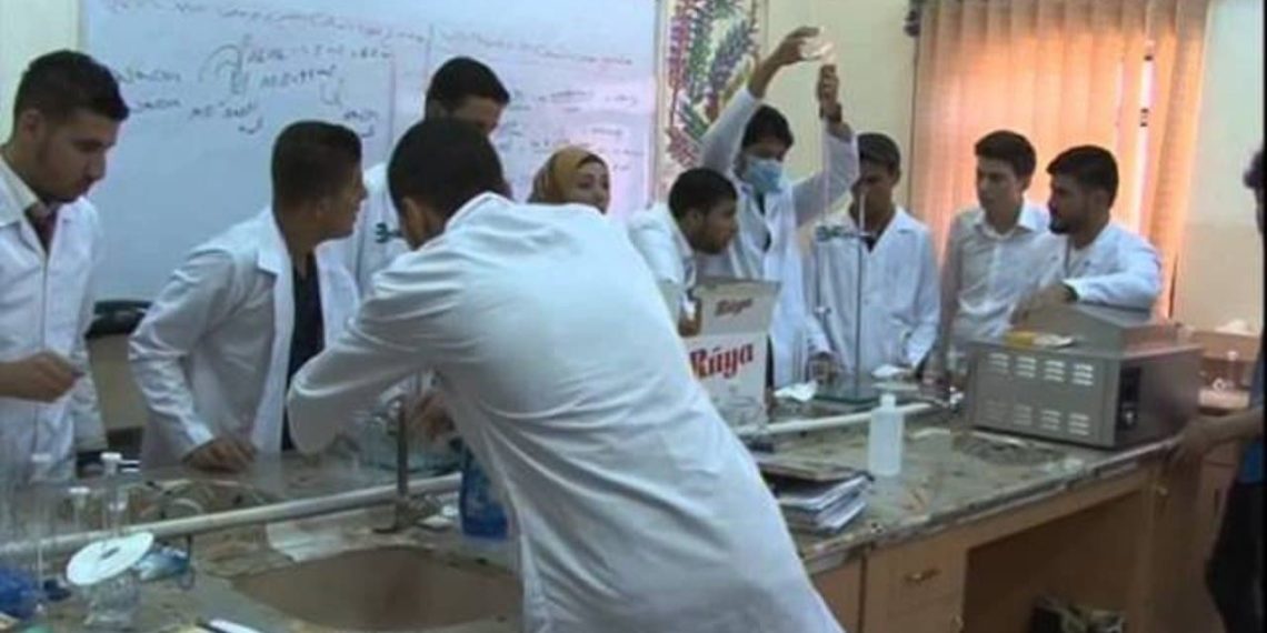 بعد تعرضهم لانفجار أثناء إجراء التجارب.. عمليات جراحية وأخرى تجميلية لطلاب كلية العلوم بدمشق