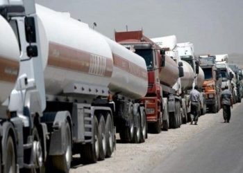 روسيا تراقب مئات شاحنات النفط من سوريا إلى العراق