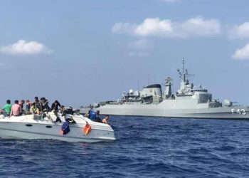 بينهم سوريون.. الجيش اللبناني يعلن إنقاذ وتوقيف 63 طالب لجوء