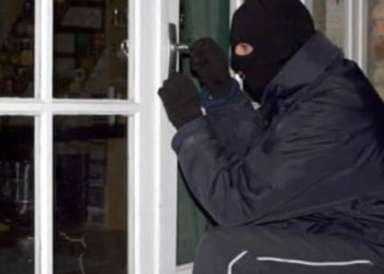 امرأة تستأجر لصاً لسرقة 22 مليون من زوجها في مدينة حماة