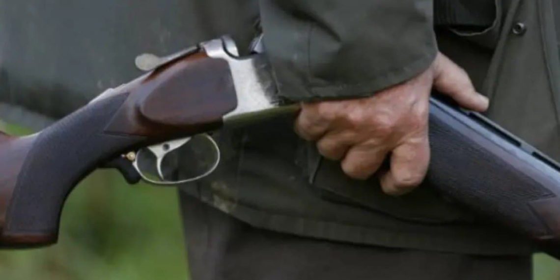 بسبب خلافات.. عنصر في قوات النظام يقتل والده بريف دمشق