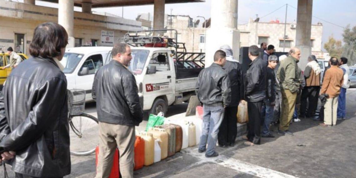 محطات وقود وموزعين يسرقون مخصصات الأهالي من المحروقات في دمشق وريفها